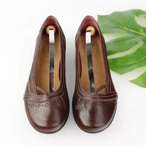 Clarks Womens Ballet Flat Size 7.5 WIDE Brown Leather Slip On Loafer Comfy Shoe - Picture 1 of 16