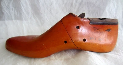 Molde de zapatos de madera de carpintero vintage SOLO DERECHO talla 9 C con fecha 1 de noviembre de 1957 Foto 1 de 4