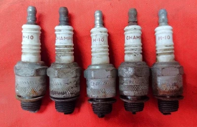 Champion Spark Plugs H 10   Qty. of  5 Used   -  Work or Refund - Image 1 of 4