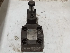 VICKERS RELIEF VALVE CG5060ACMFWB6P10110 MIN 500 MAX 2000 (VT14) - Picture 1 of 6
