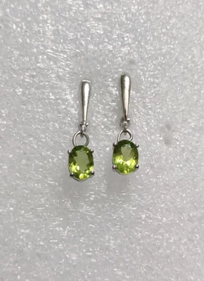 Orecchini pendenti ovali peridoto naturale in argento sterling 925 fatti a ma... - Immagine 1 di 4