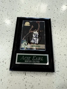 Acie Earl signierte NBA Karte #55 Boston Celtics Karte im Etui/Holzplakette SIGNIERT - Bild 1 von 2