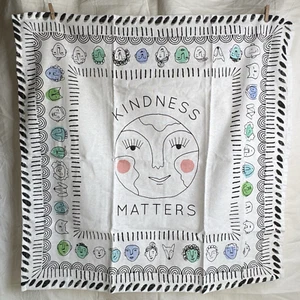 ANTHROPOLOGIE "LA BONDAD IMPORTA" PLATO CUADRADO TOALLA DE TÉ ~ NUEVO Y descontinuado - Imagen 1 de 19