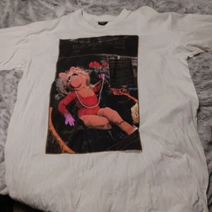Vintage 1990s Pigtoria's Secret Graphic T Shirt XXXL "Living The Fantasy Of Moi - Picture 1 of 10