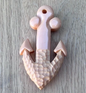 Spilla plastica celluloide bachelite ancoraggio nave barca vintage abito clip pelliccia - Foto 1 di 7