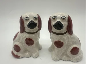 Piccole statuine cane porcellana Staffordshire marrone e crema 4" - Foto 1 di 9