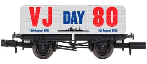 2F-071-103 Dapol N Gauge 7 Plank VJ Day Navy 80th Anniversary Weathered - Picture 1 of 1
