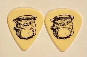JUEGO DE 2 PÚAS DE GUITARRA SHEER TERROR #1 BULLDOG AMARILLO GRANDE CON DISEÑO DE CIGARRO NYHC - Imagen 1 de 2