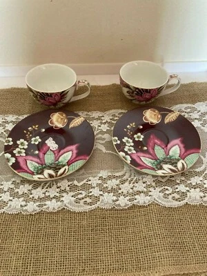 JUEGO DE 2 TAZAS DE TÉ DE COLECCIÓN (taza pequeña y platillo por juego) POR GRACIA TEAWARE-usado Foto 1 de 4