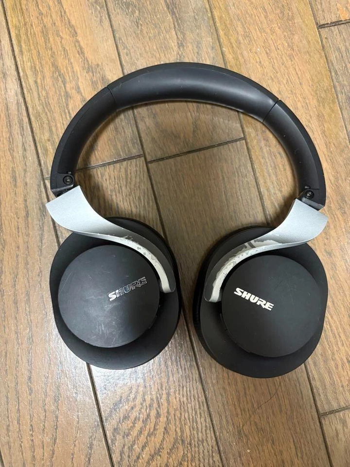 Custodia per cuffie con cancellazione del rumore wireless Shure Aonic40, cavo... - Immagine 1 di 3