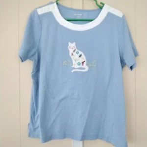 Top para mujer Bon Worth azul manga corta estampado de gato cuello blanco talla MP - Imagen 1 de 7