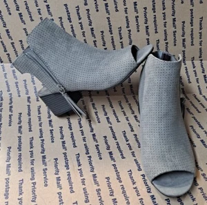 The Childrens Place Girls Size 7 Block Heel Open Toe Zip Booties Gray Faux Suede - Picture 1 of 7