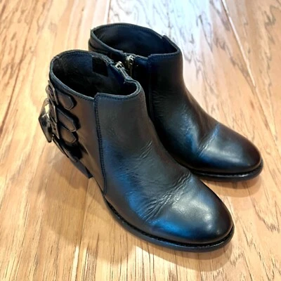 Nuevo en caja Botín H by Hudson Encke Cuero EE. UU. 7 UE 38 Negro Carbón Hebilla Foto 1 de 4