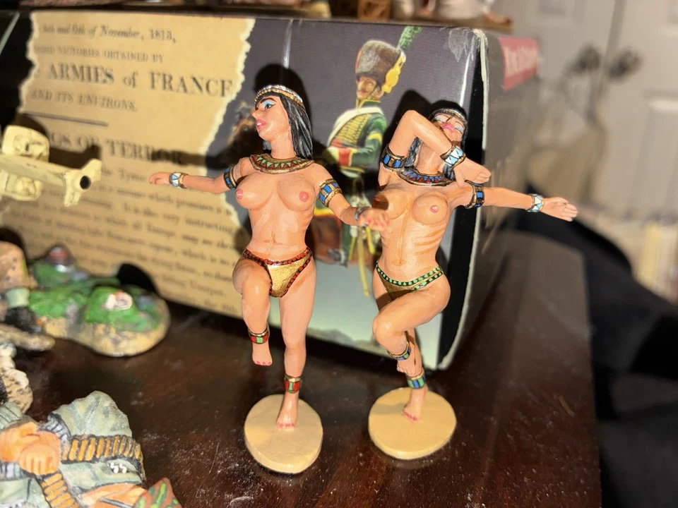 KING AND COUNTRY AE023 DANCING GIRLS - Image 1 of 1