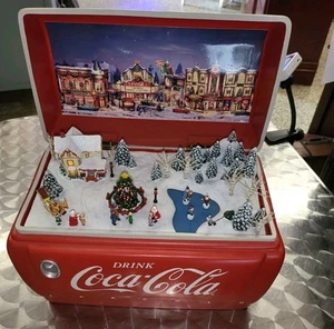 2005 Coca Cola Hometown Holiday Music Box Cooler Christmas WORKS & PLAYS MUSIC! - Picture 1 of 15