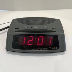 Timex AM/FM Alarm Clock Radio #T229B Electric Or Battery Works Great VINTAGE - Picture 1 of 14