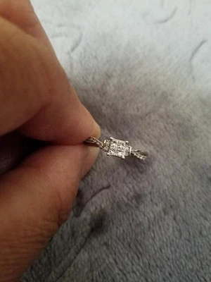 Anillo de diamantes talla princesa 10kt "Excelente estado sin usar" Foto 1 de 4