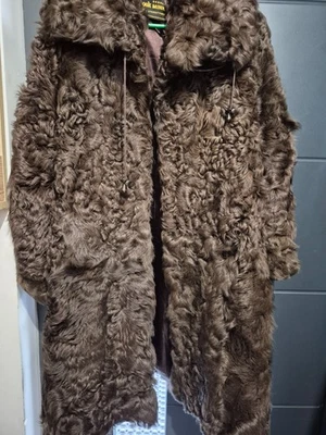 Cuello Karakul Rizado Grande Foto 1 de 4