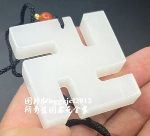 Piedra de Jade Natural Hindú Religiosa Esvástica Colgante Cadena Etiqueta Amuleto - Imagen 1 de 3