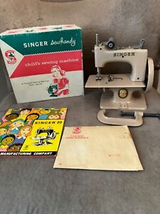 Vintage Singer Model 20 Sewhandy Child’s Toy Sewing Machine Beige W/ Box