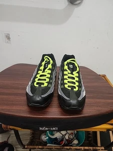 Nike Air Max 95 GS Negro Volt 905348 022 Negro/Gris Oscuro-Hueso Claro-Voltio Talla 7Y - Imagen 1 de 10