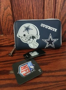Neu mit Etikett NFL Loungefly Dallas Cowboys Geldbörse umlaufender Reißverschluss Patches Football marineblau grau - Bild 1 von 10