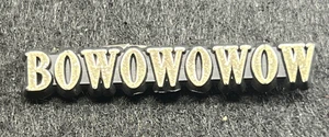 VINTAGE BOWOWOWOW PLASTIC PIN BADGE (UNIDENTIFIED) - MUSIC? DOGS?! - Imagen 1 de 3