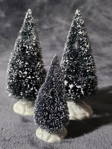Lemax Flaschenbürste Bäume 3er Set Dorfbäume schneebedeckt immergrün - Bild 1 von 7