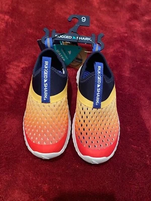 儿童水鞋 9 码坚固鲨鱼新品! — 第 1/4 张图片