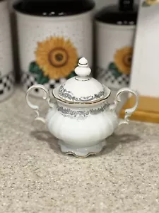 Vintage Hutschenreuther Sylvia German Tea Set Sugar Bowl, Gold Trim, Porcelain - Picture 1 of 7