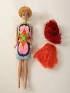 Barbie (B4R) Mattel Mod 1962 peluca lista con 2 (JSF6) muñeca morena vestido girasol - Imagen 1 de 9