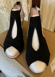 JOURNEE COLLECTION Black Keyhole Kedzie Open Toe Wedge Sandals Shoes 8.5 NIB - Picture 1 of 5
