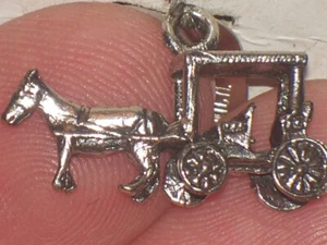 VINTAGE *STERLING SILVER *MACKINAC ISLAND* HORSE CARRIAGE CHARM* - Picture 1 of 3