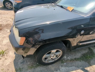 Guardabarros del conductor Jeep Grand Cherokee 2005-2010 UP7YU Foto 1 de 3