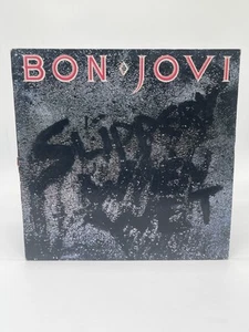 BON JOVI SLIPPERY WHEN WET 12" LP VG+ VINYL RECORD MERCURY w/LYRIC SHEET 1986 - Imagen 1 de 4