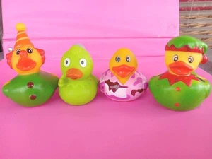 💥 Gummiente 4 seltene Enten!  Ducky Cute Quacksalber Badespielzeug BIN A - Bild 1 von 6