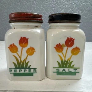 1950s Vintage Fire King Tulip Salt & Pepper Shakers Milk Glass Retro Kitchen - Picture 1 of 6