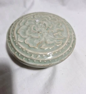 Song Dynasty  celadon glazed powder box  Dia11cm （960-1127） - Bild 1 von 8