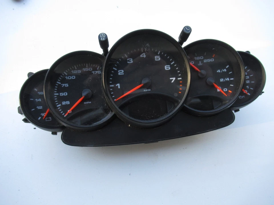 Porsche 911 / 996 Carrera Speedometer Instrument Cluster RWD MPH 9966411030270C Foto 1 de 4