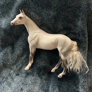 Breyer Classic Modellpferd #902 Vollblut - dapple grey hunter "Best in Show" - Bild 1 von 12