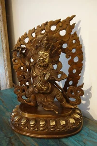 Traumhafte Vajrapani Statue mit goldenem Gesicht aus Bronze aus Nepal 4,8 Kg - Bild 1 von 6