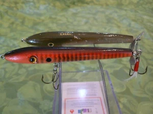 Vintage 2 diverse esche da pesca con puntello a coda in legno Topwater - 4,5" - Foto 1 di 6
