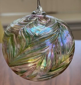 "Orbe colgante de vidrio soplado a mano orbe de 4"" adorno mirando bola de bruja iridiscente" - Imagen 1 de 11