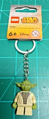 New Lego Star Wars Disney YODA Keychain 853449 - Image 1 of 2