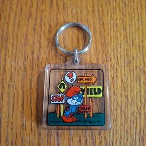 Vintage Schlumpf Schlüsselanhänger - Papa Schlumpf 1981 Souvenir Yield Stop Keyring  - Bild 1 von 2