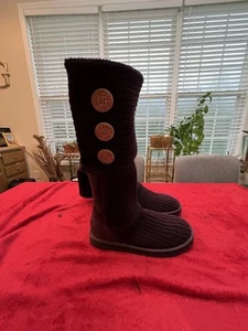 Botas suéter altas UGG clásicas de punto cardy para mujer 8 botones borgoña 5819 - Imagen 1 de 12