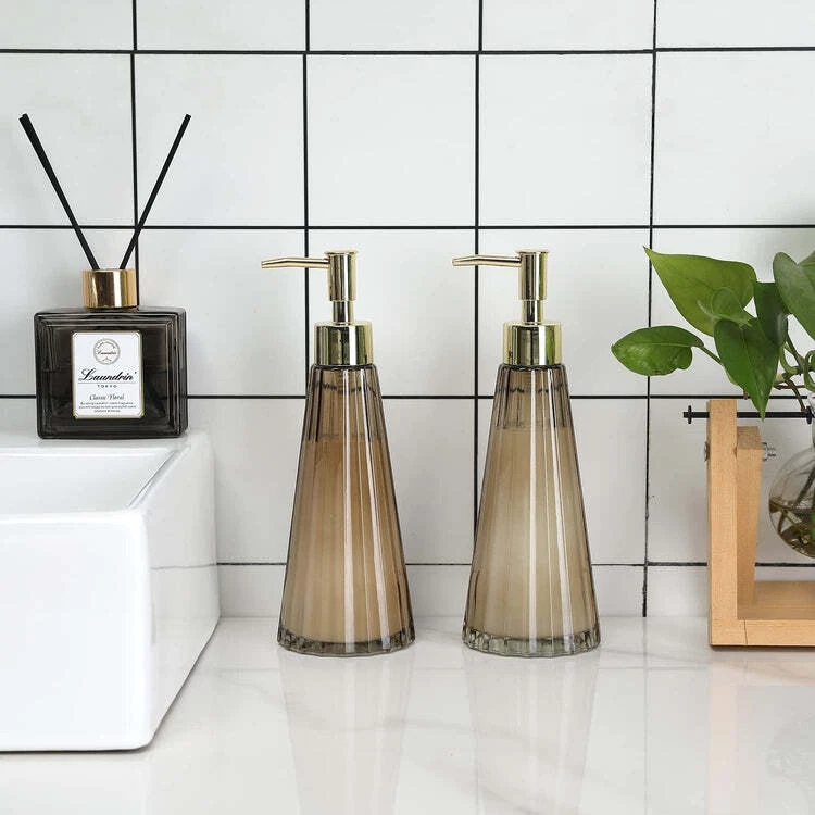 Dispensador de bomba de jabón líquido/loción de diseño acanalado y vidrio ahumado, juego de 2 Foto 1 de 4