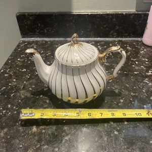 Vintage Sadler Mini Teapot with Lid #2737 - Picture 1 of 6