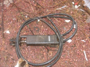 John Deere Hydraulic Cylinder - Picture 1 of 2