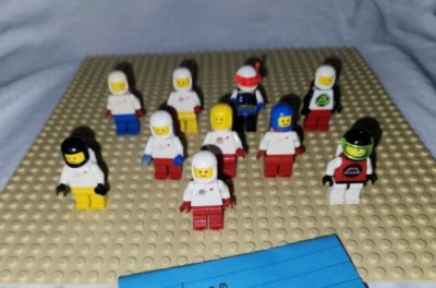 10 VTG LEGO 6970 Mixed Colors Classic Space Man Astronaut Futuron Tanks Helmets - Image 1 of 4